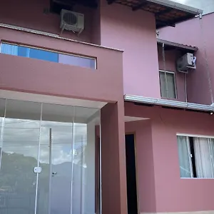  Alojamento de Acomodação e Pequeno-almoço Rara House